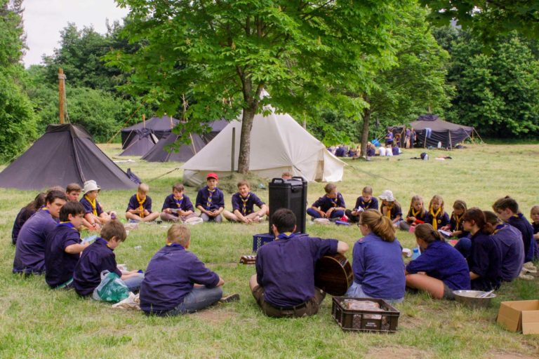 Grote kampen van jeugdgroepen kunnen gemakkelijk worden gehouden op jeugdcamping Hauenstein.